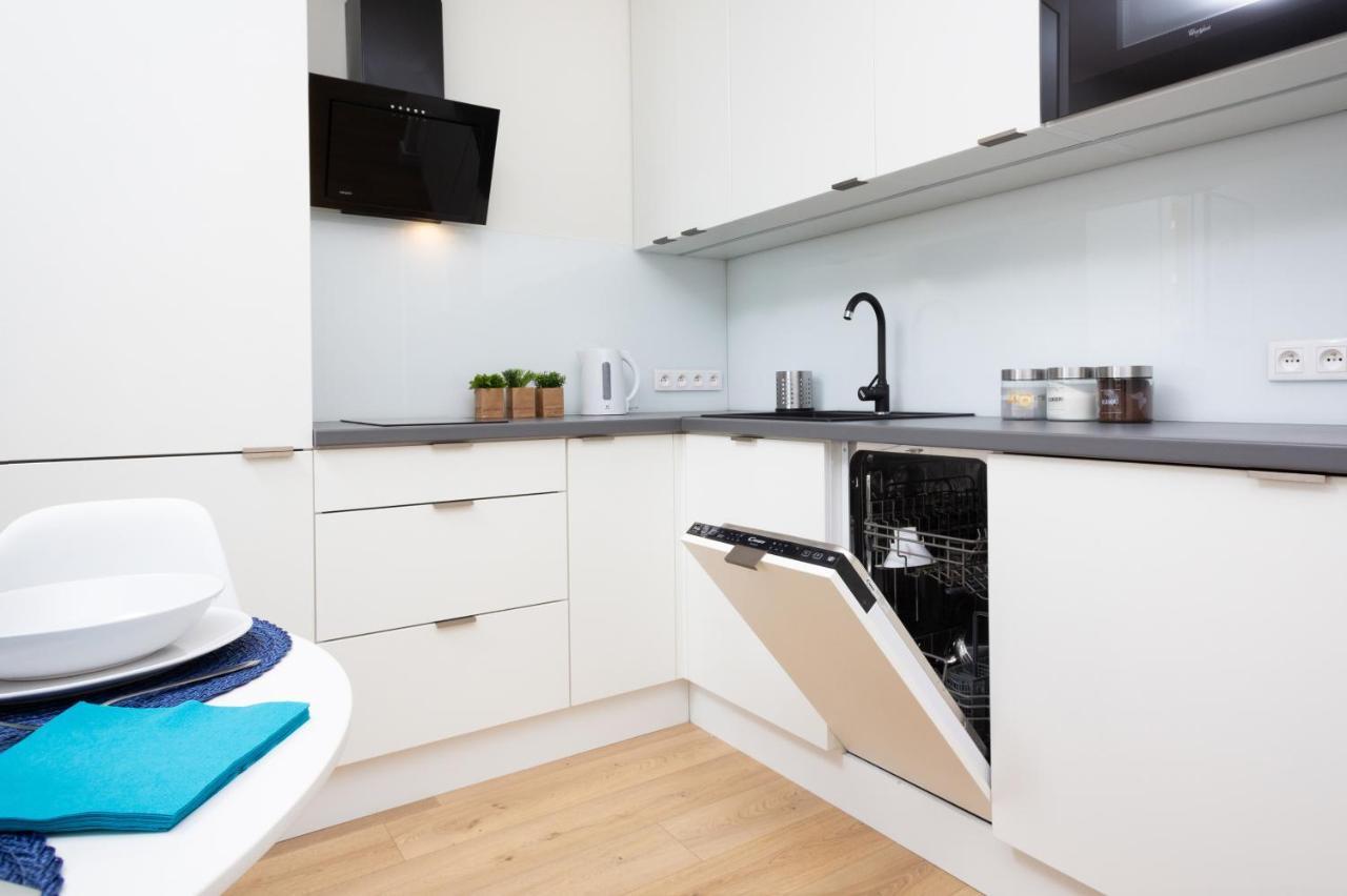 Family City Center Apartment By Renters Prestige Варшава Екстериор снимка